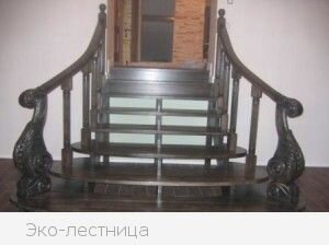 Деревянная лестница на косоурах без подступенков